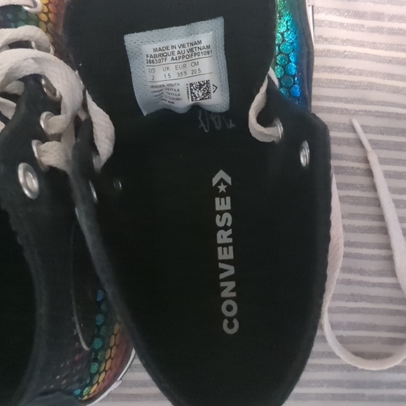 Converse girls high tops, black with metallic rainbow print - Picture 5 of 5